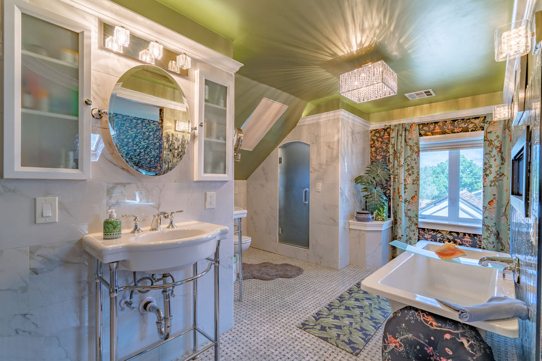 Posh Luxury Master Suite @ Twila’s Blooming Heart Village
