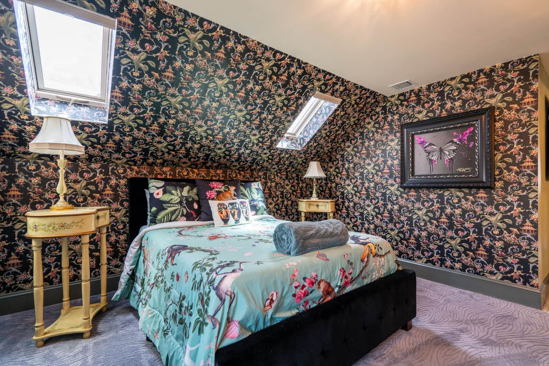 Posh Luxury Master Suite @ Twila’s Blooming Heart Village