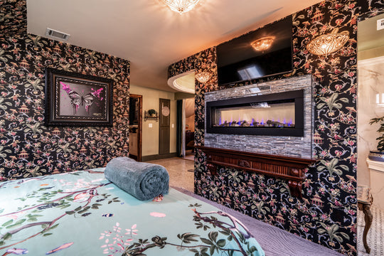 Posh Luxury Master Suite @ Twila’s Blooming Heart Village