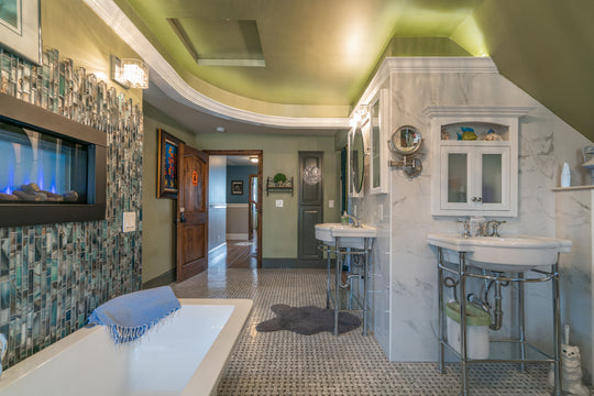 Posh Luxury Master Suite @ Twila’s Blooming Heart Village
