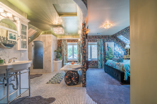 Posh Luxury Master Suite @ Twila’s Blooming Heart Village