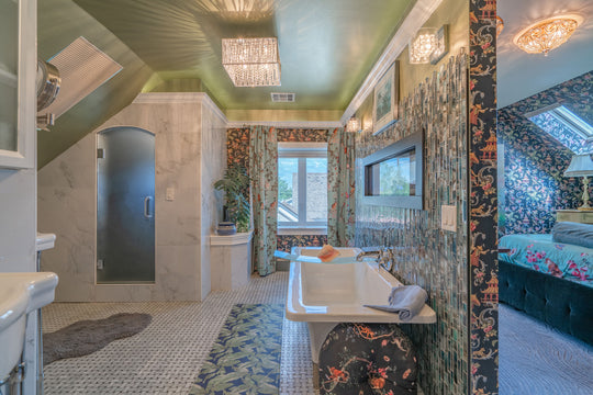 Posh Luxury Master Suite @ Twila’s Blooming Heart Village